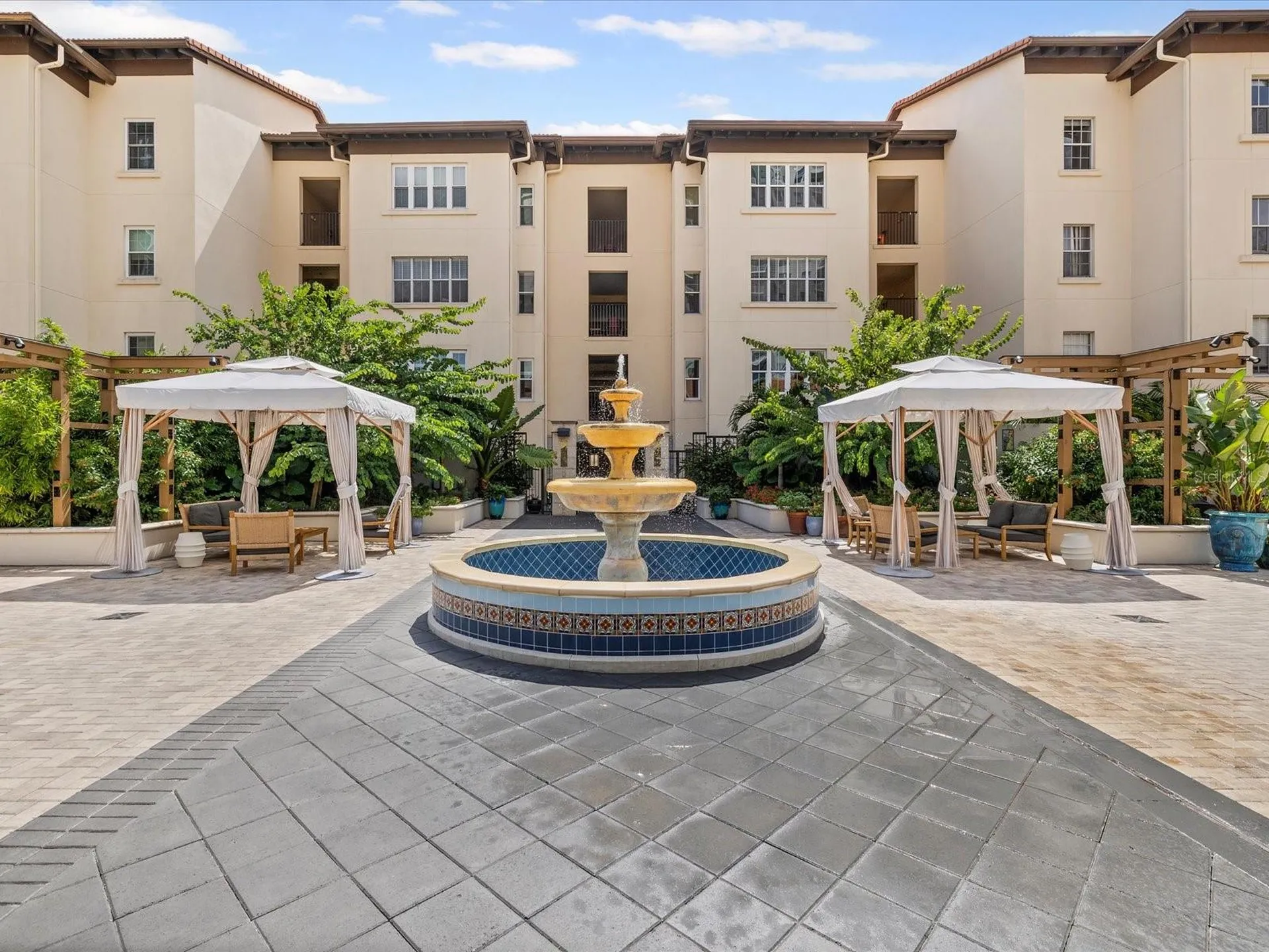 200 4th Avenue S St Petersburg FL 33701
