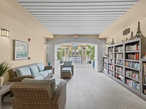 200 4th Avenue S St Petersburg FL 33701