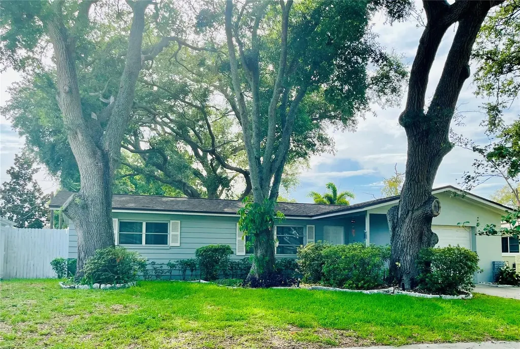 528 E Lake Drive Largo FL 33771