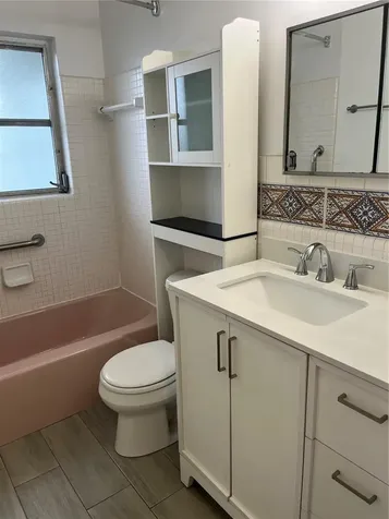 528 E Lake Drive Largo FL 33771