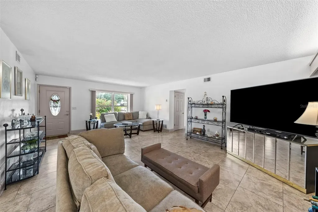 1831 Oak Lake Drive Clearwater FL 33764