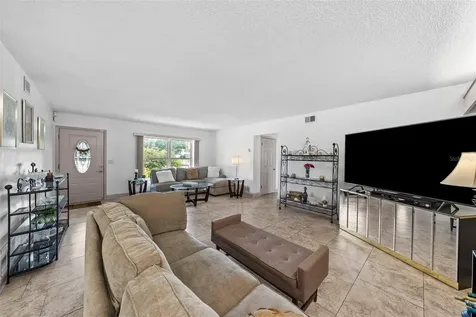 1831 Oak Lake Drive Clearwater FL 33764