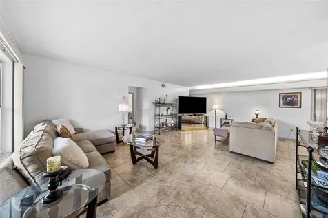1831 Oak Lake Drive Clearwater FL 33764