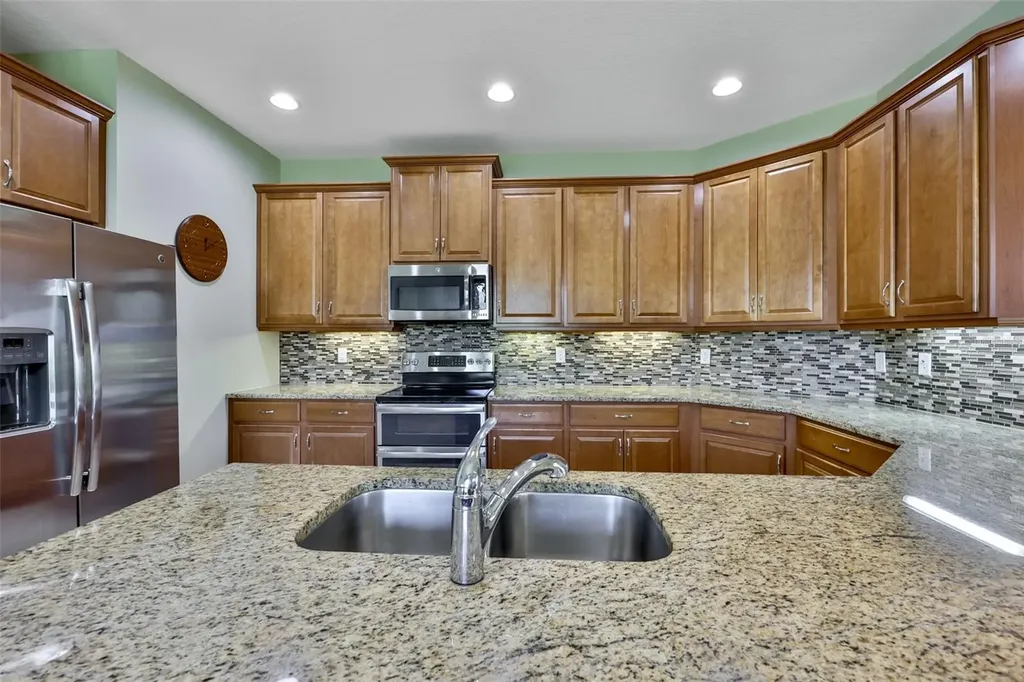 803 Chipper Drive Sun City Center FL 33573