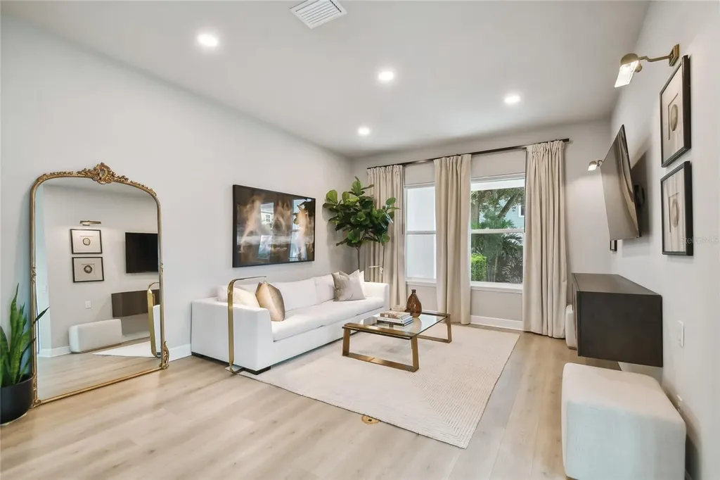 3814 West De Leon Street Tampa FL 33609