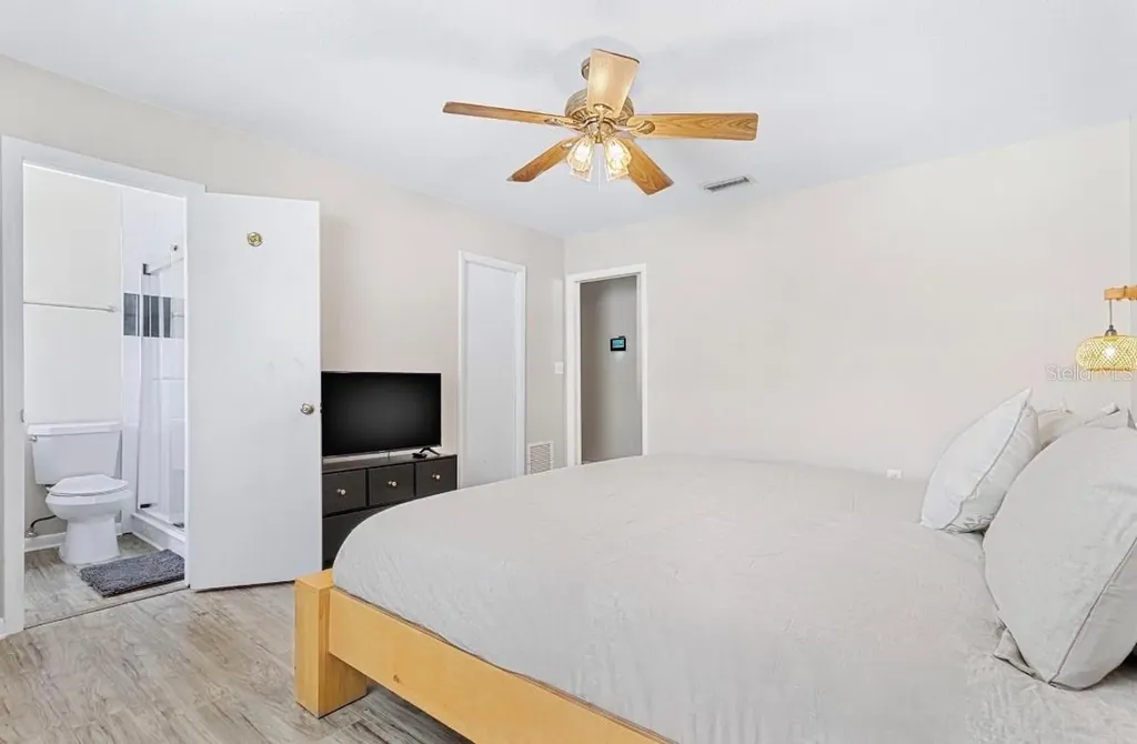 5127 Caesar Way S St Petersburg FL 33712