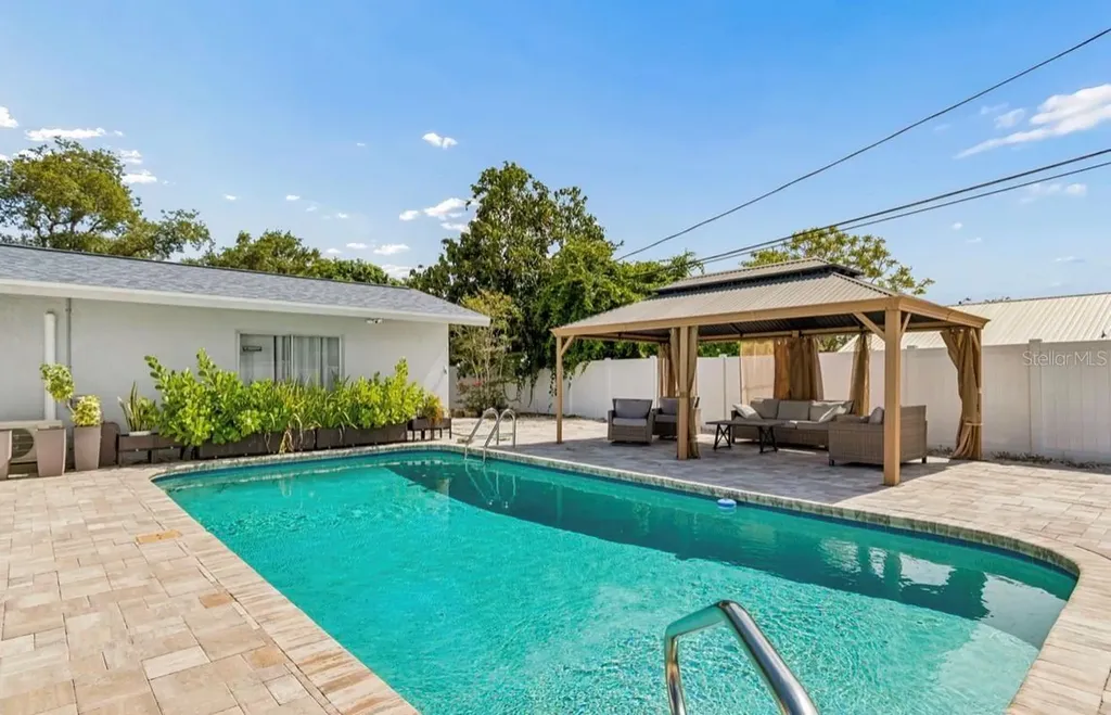 5127 Caesar Way S St Petersburg FL 33712