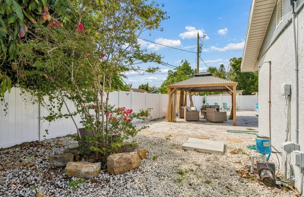 5127 Caesar Way S St Petersburg FL 33712
