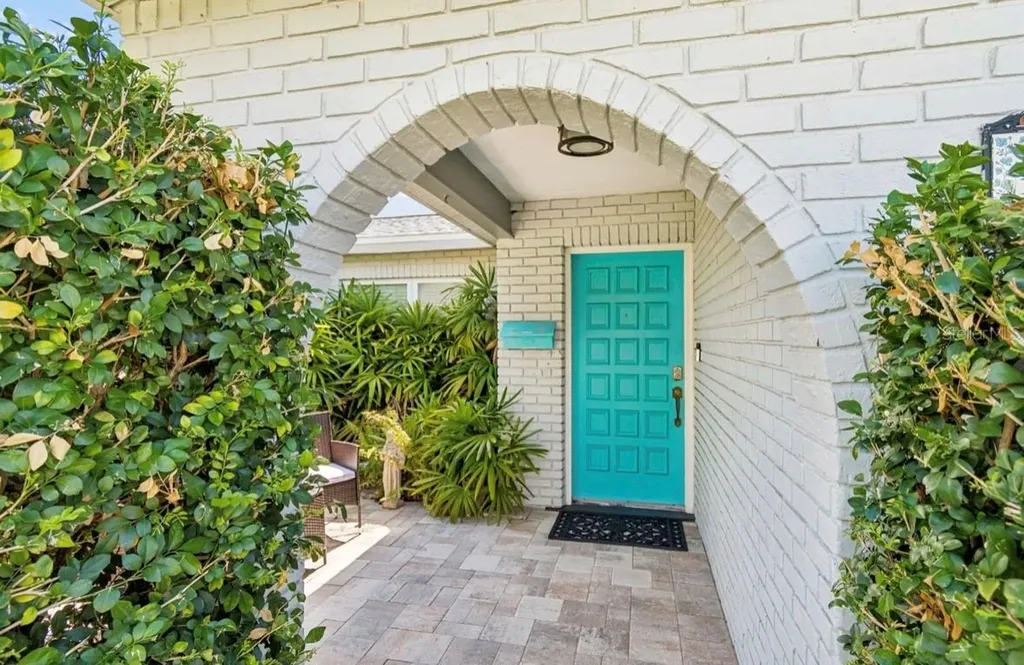 5127 Caesar Way S St Petersburg FL 33712