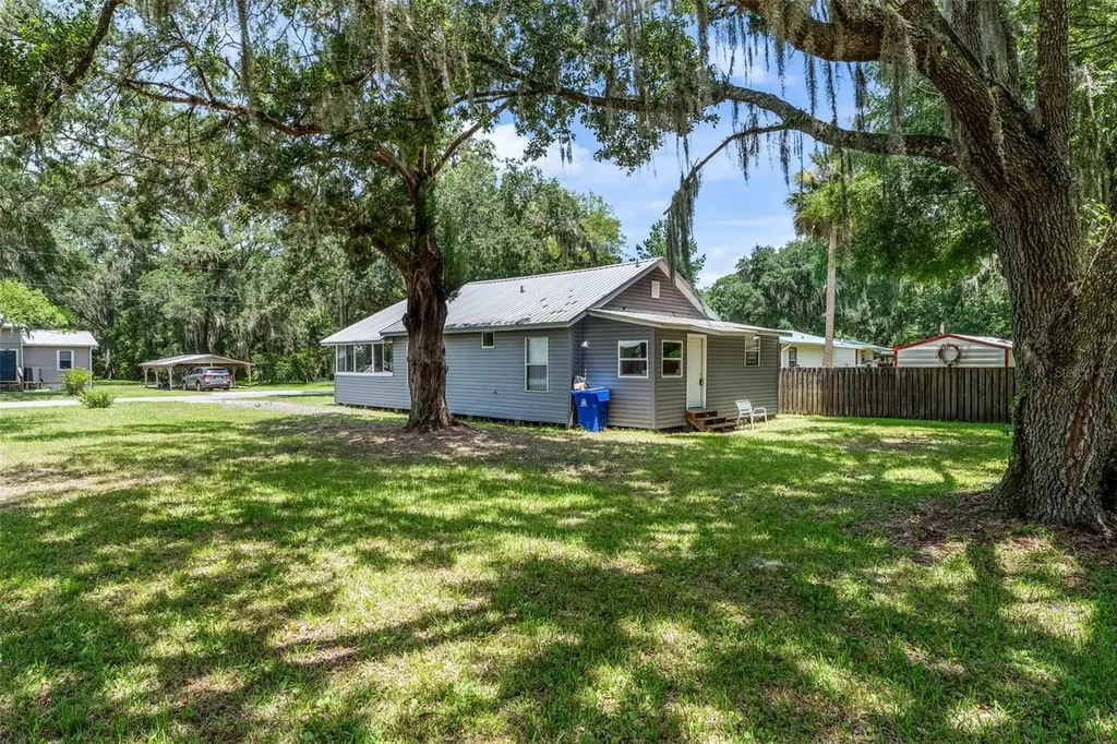 302 Park Avenue Hastings FL 32145