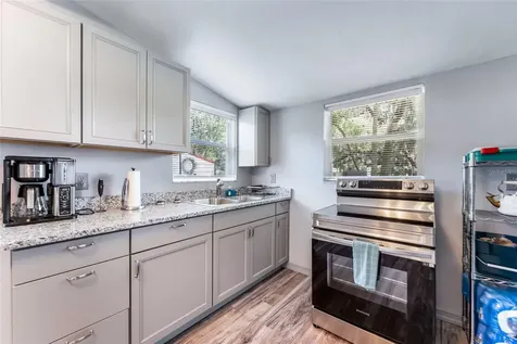 302 Park Avenue Hastings FL 32145