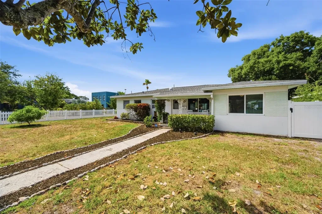 6765 3rd Avenue N St Petersburg FL 33710