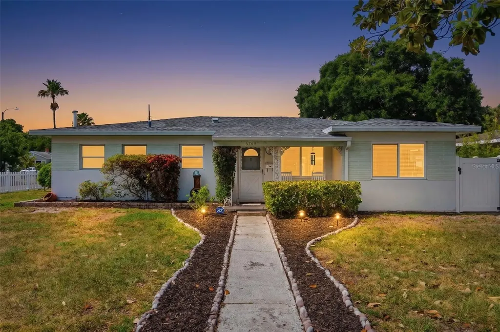 6765 3rd Avenue N St Petersburg FL 33710