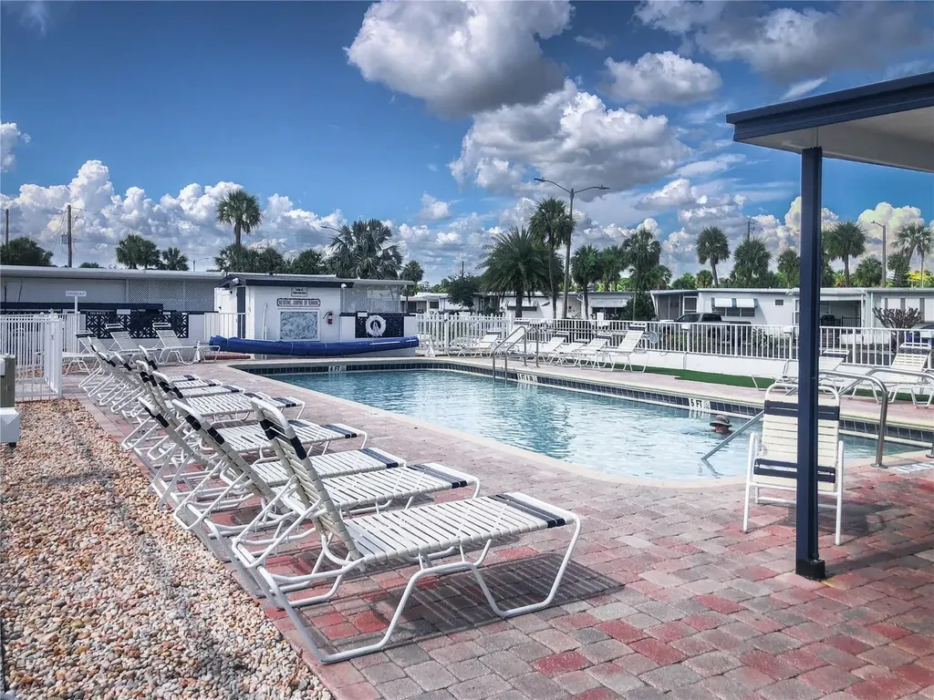 4851 W Gandy Boulevard Tampa FL 33611