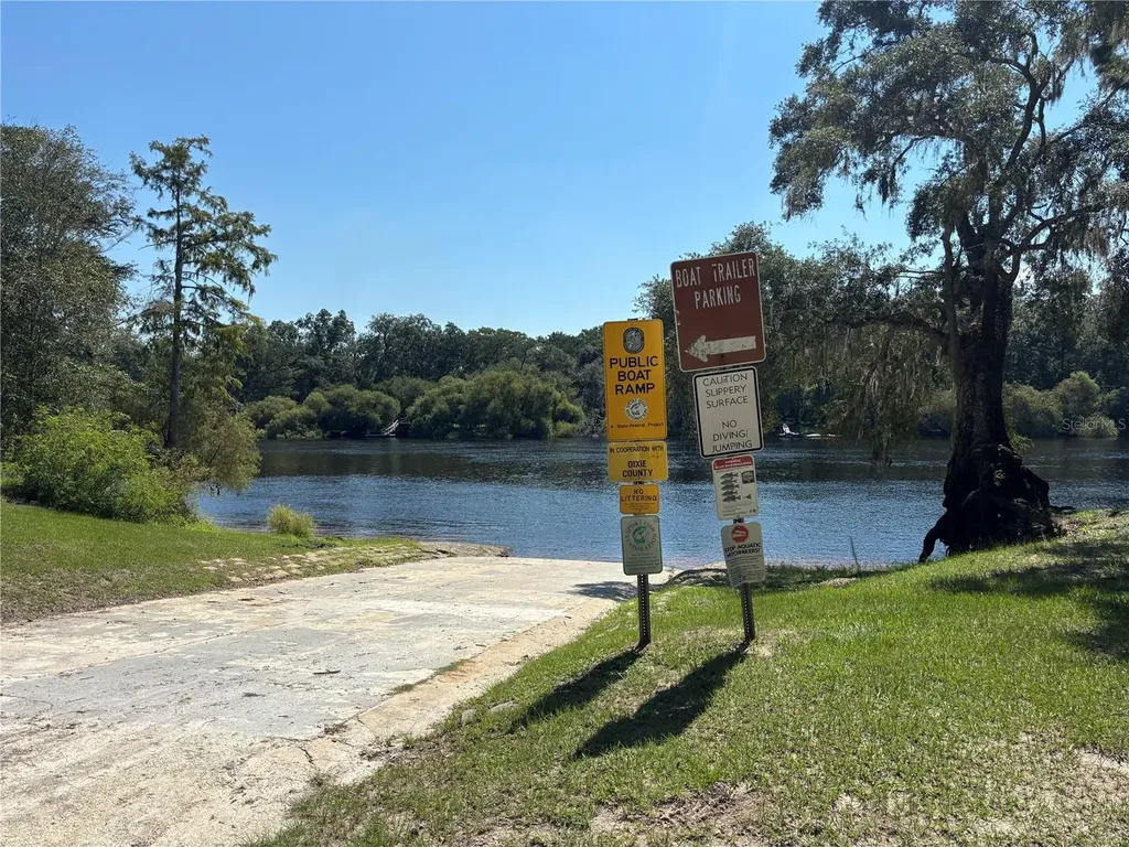 1305 NE 930th Street Old Town FL 32680