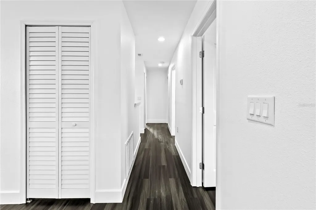 2141 Upton Court S St Petersburg FL 33712