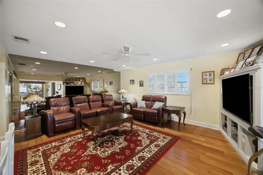 4912 58th Avenue S St Petersburg FL 33715