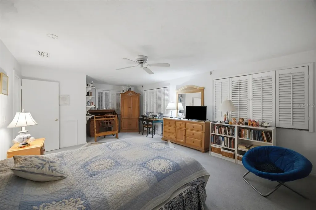 4912 58th Avenue S St Petersburg FL 33715