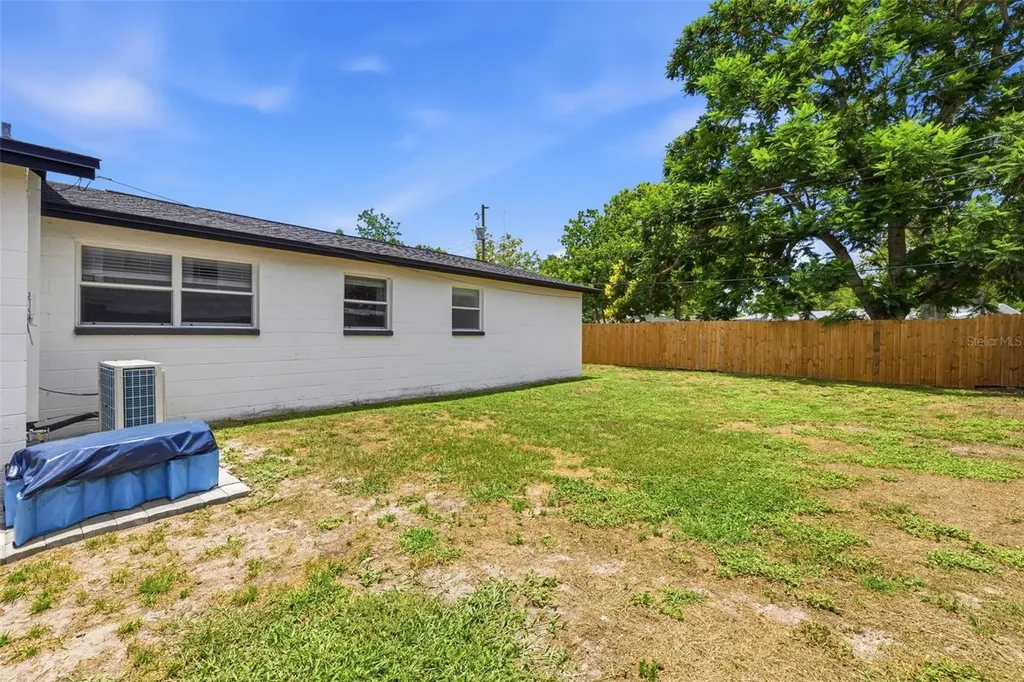 8952 Narcissus Avenue Seminole FL 33777