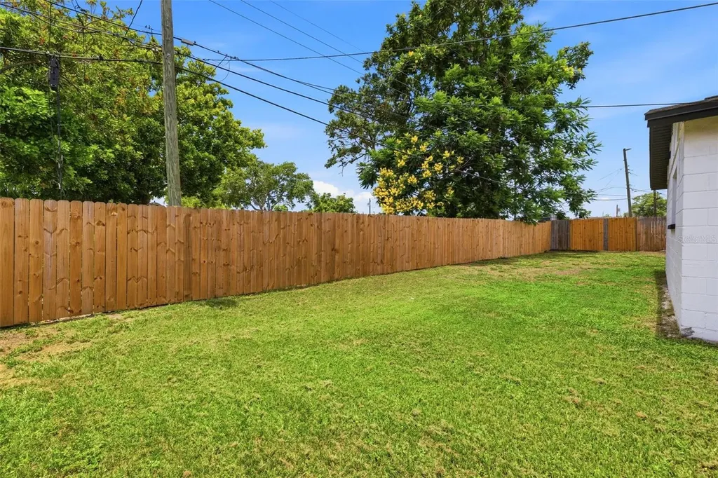 8952 Narcissus Avenue Seminole FL 33777
