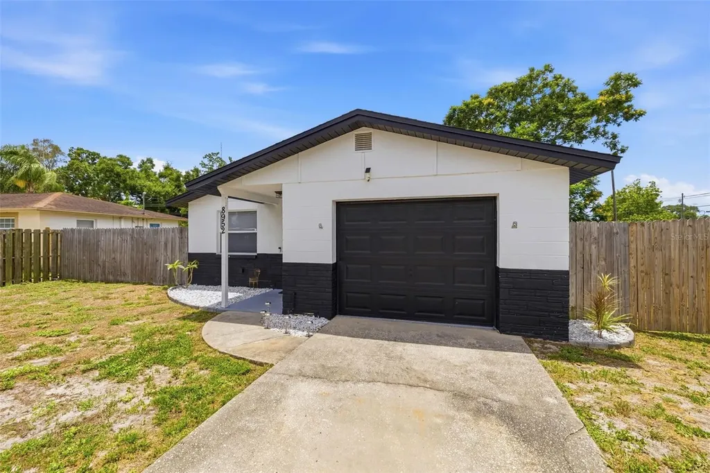 8952 Narcissus Avenue Seminole FL 33777