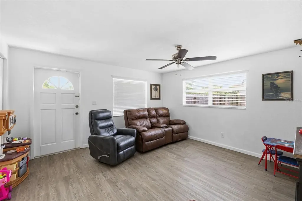 8952 Narcissus Avenue Seminole FL 33777