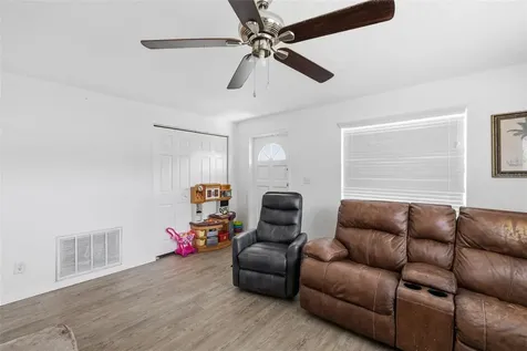 8952 Narcissus Avenue Seminole FL 33777