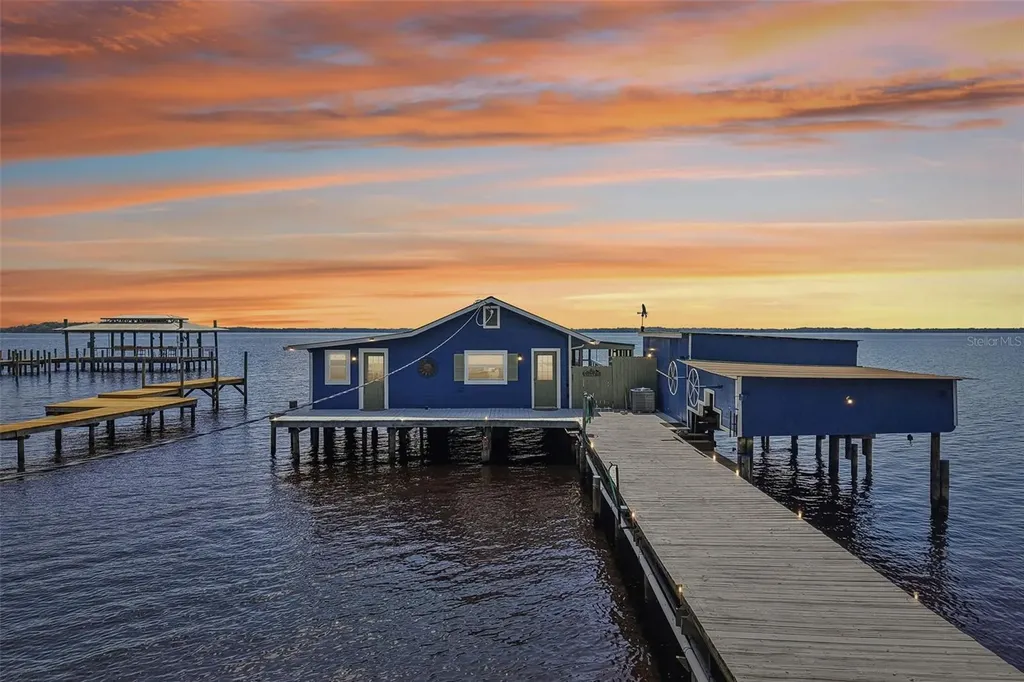21 S Lake Street Crescent City FL 32112