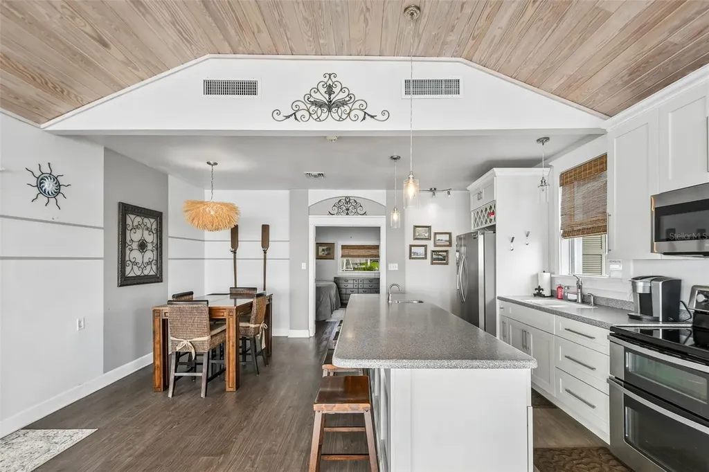 21 S Lake Street Crescent City FL 32112