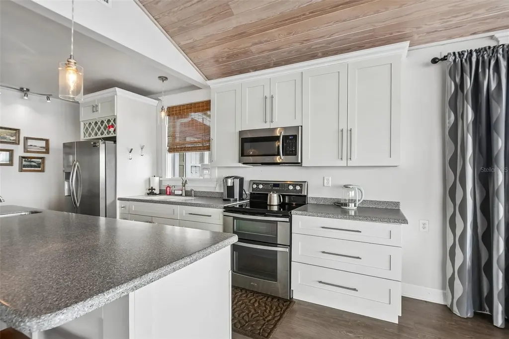 21 S Lake Street Crescent City FL 32112