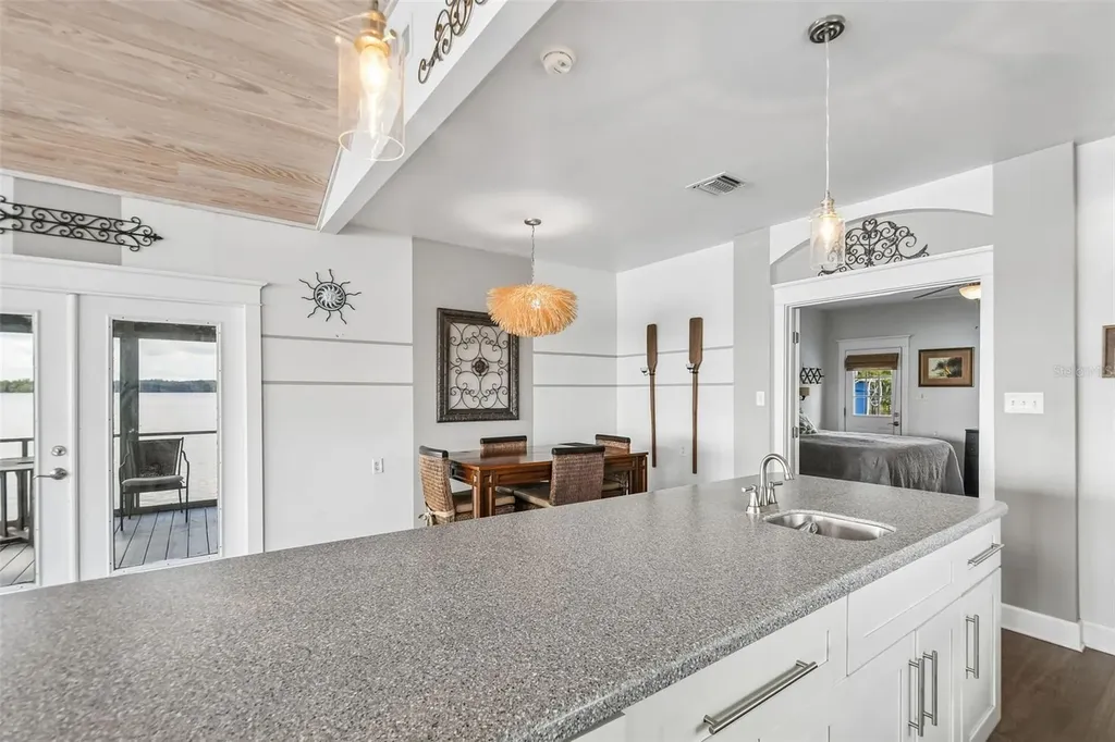 21 S Lake Street Crescent City FL 32112