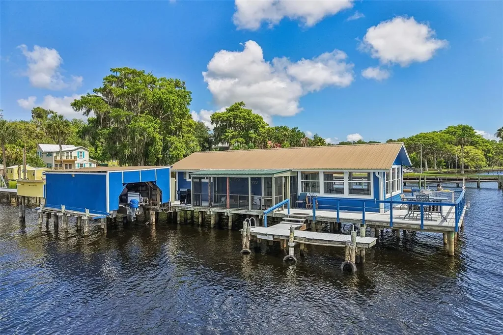 21 S Lake Street Crescent City FL 32112