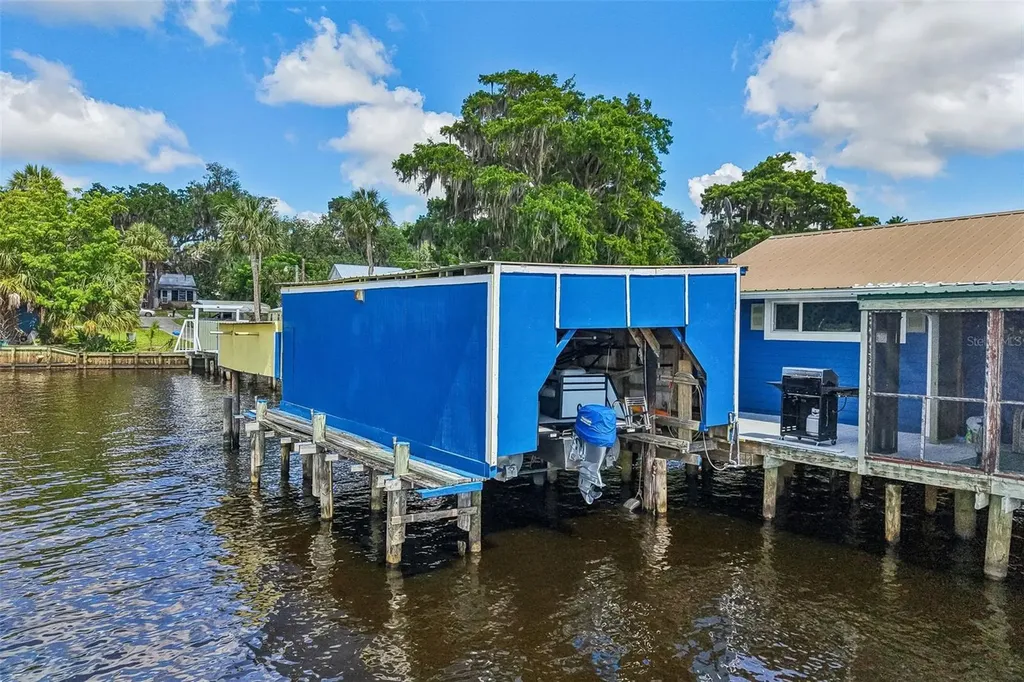 21 S Lake Street Crescent City FL 32112