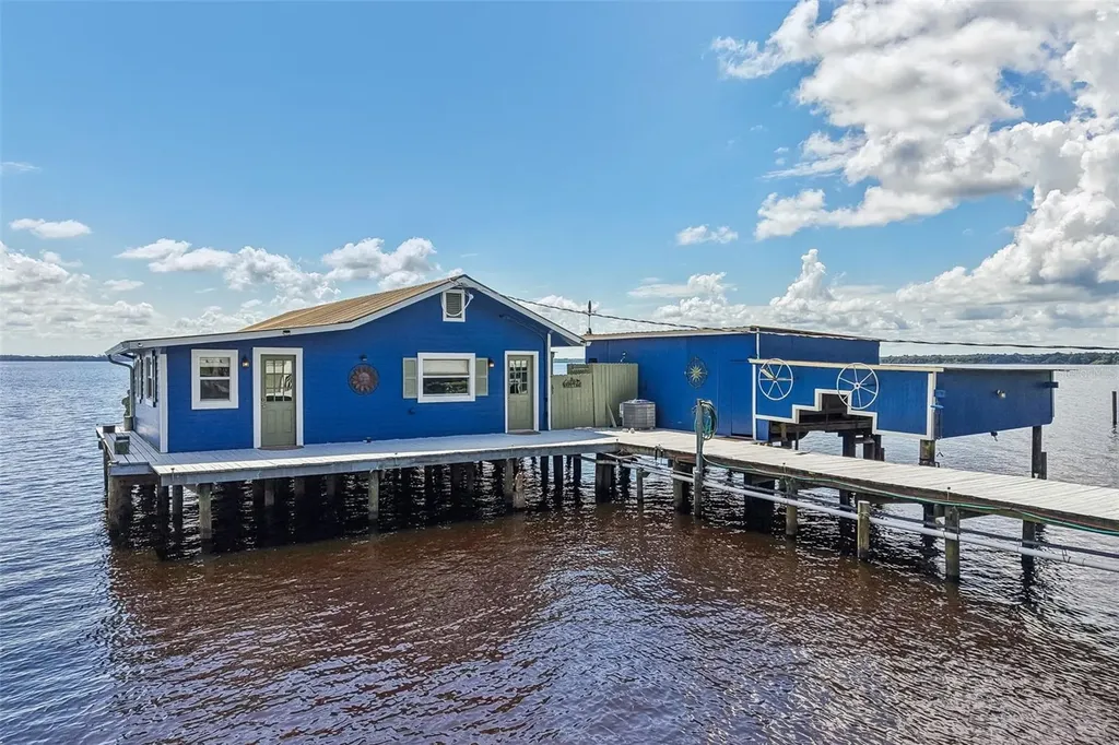 21 S Lake Street Crescent City FL 32112