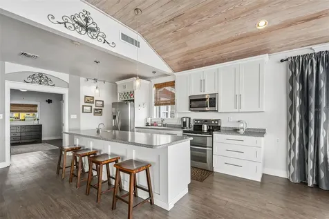 21 S Lake Street Crescent City FL 32112