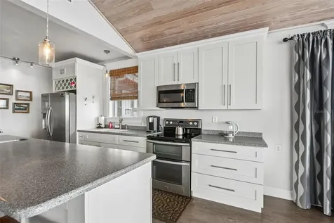 21 S Lake Street Crescent City FL 32112