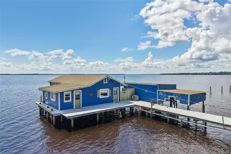 21 S Lake Street Crescent City FL 32112
