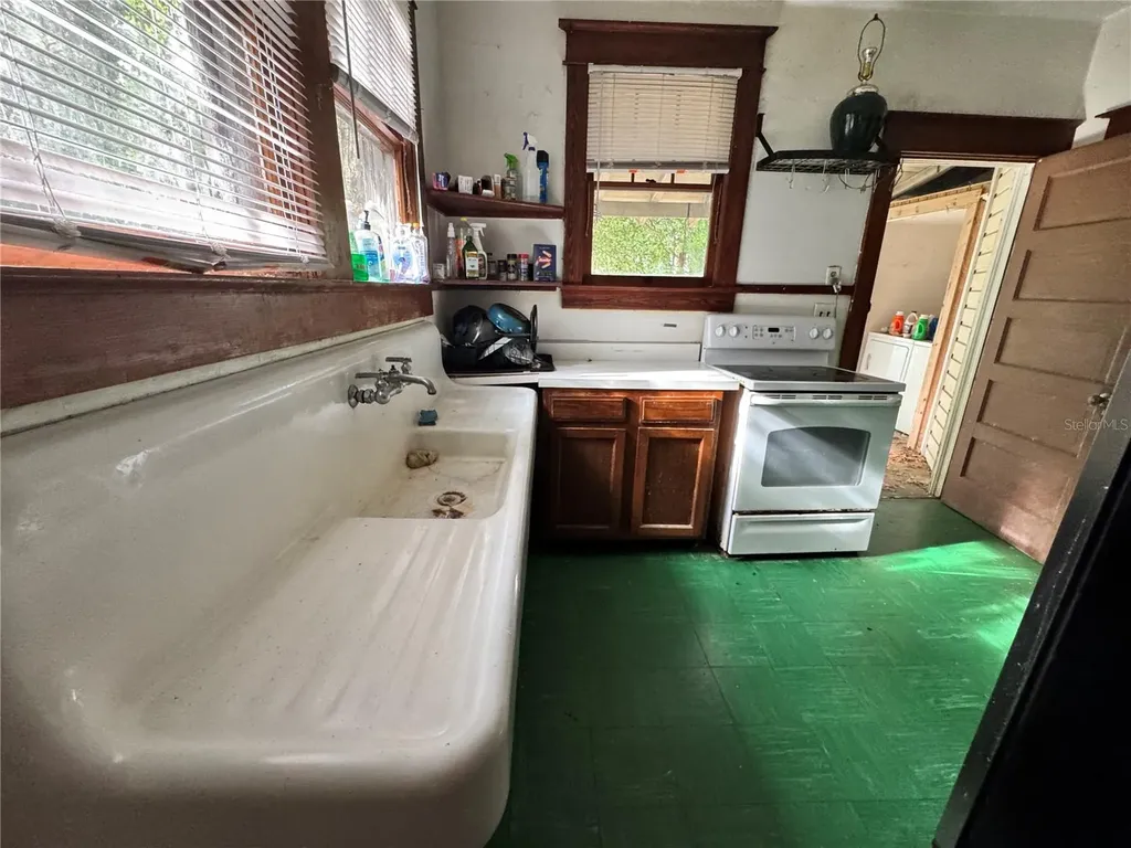 907 NW 11th Avenue Gainesville FL 32601