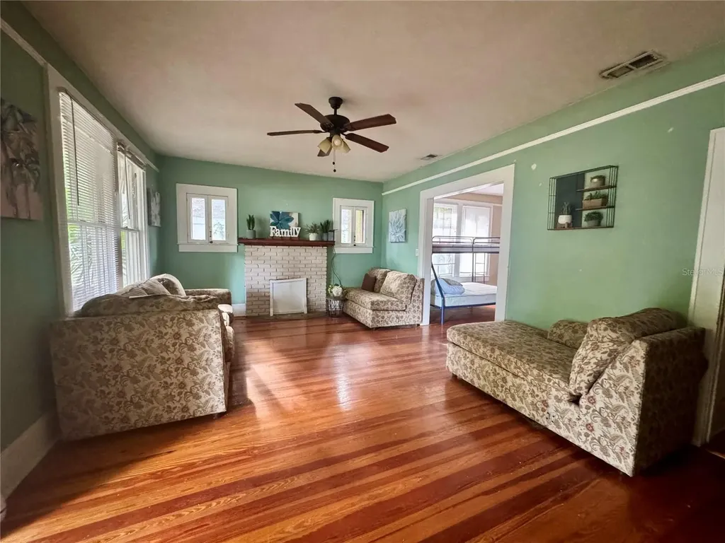 907 NW 11th Avenue Gainesville FL 32601