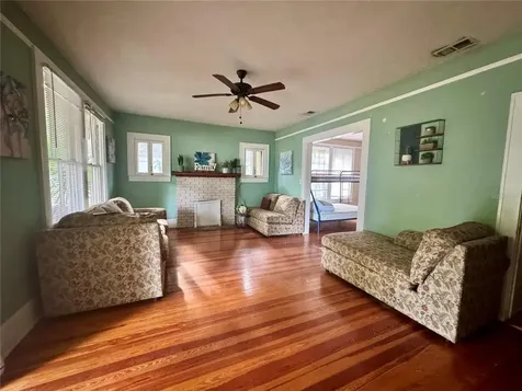 907 NW 11th Avenue Gainesville FL 32601