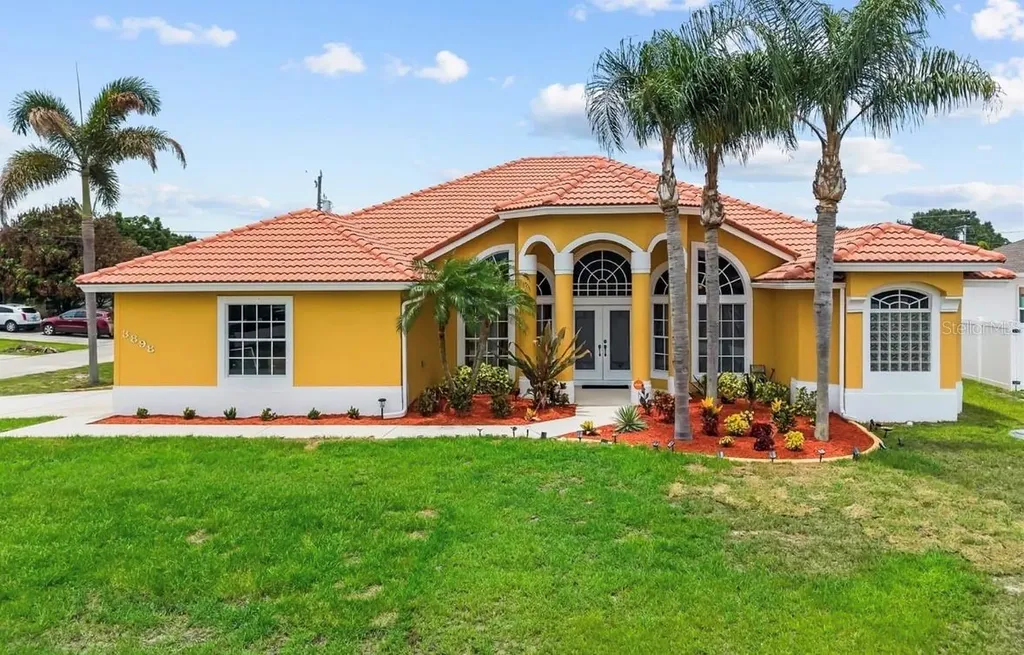 3898 SW Hall Street Port St Lucie FL 34953