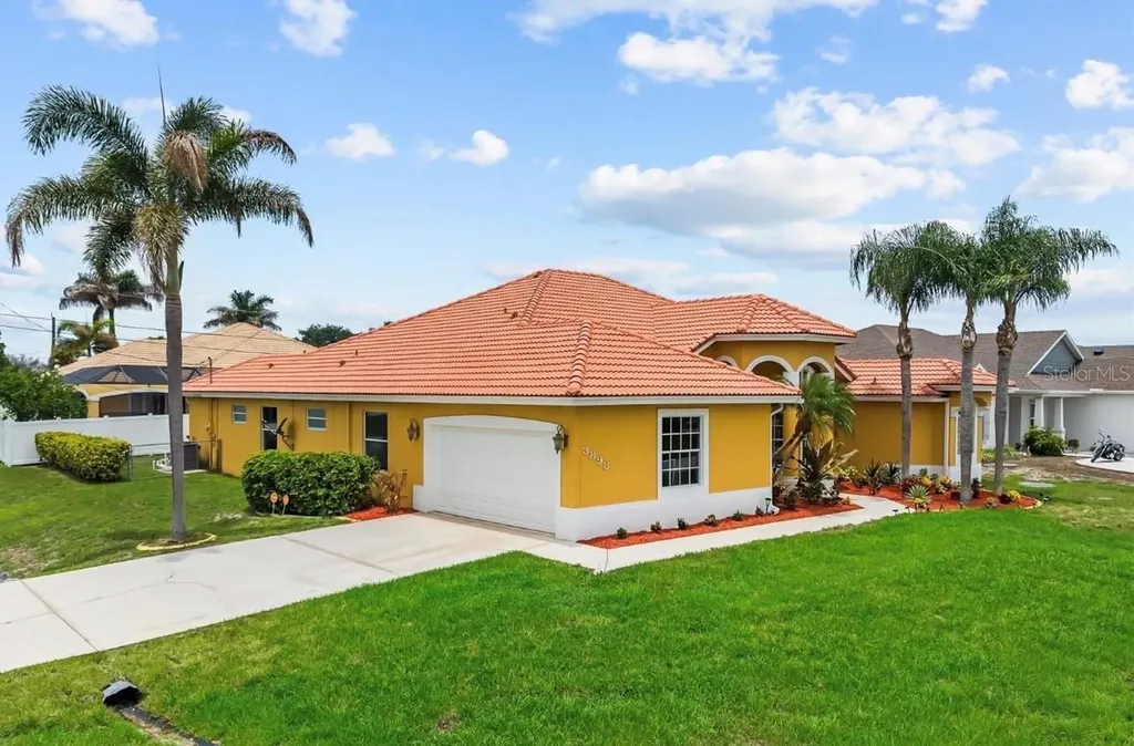 3898 SW Hall Street Port St Lucie FL 34953