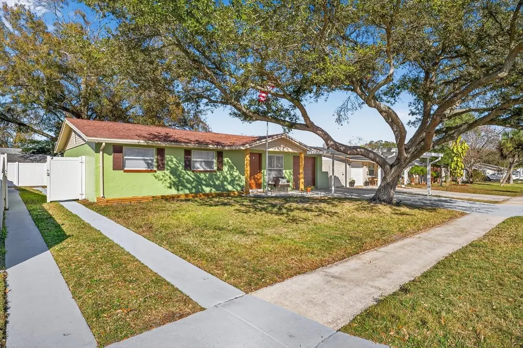 8411 Westridge Drive Tampa FL 33615