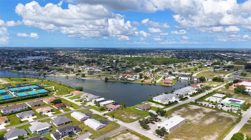 304 SW 3rd Place Cape Coral FL 33991