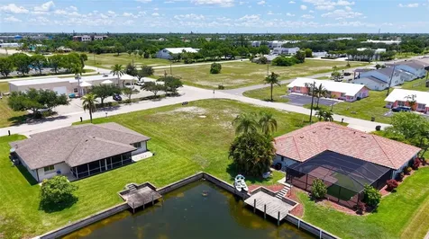 304 SW 3rd Place Cape Coral FL 33991