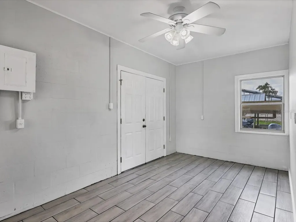 4212 3rd Avenue NE Bradenton FL 34208