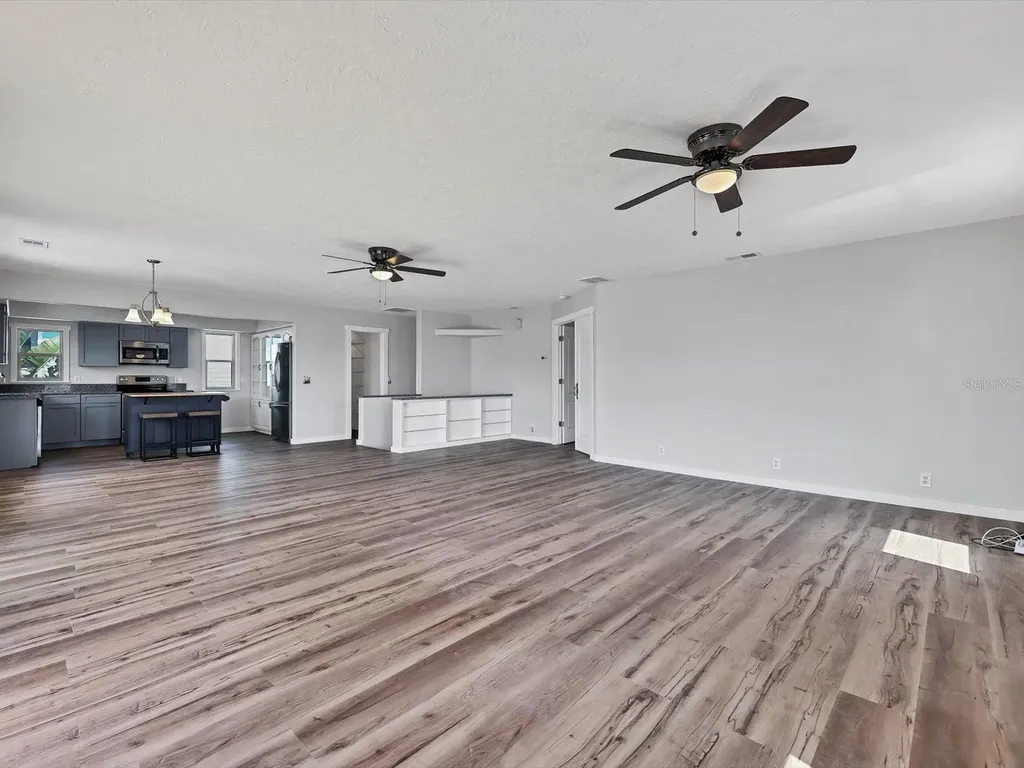 4212 3rd Avenue NE Bradenton FL 34208