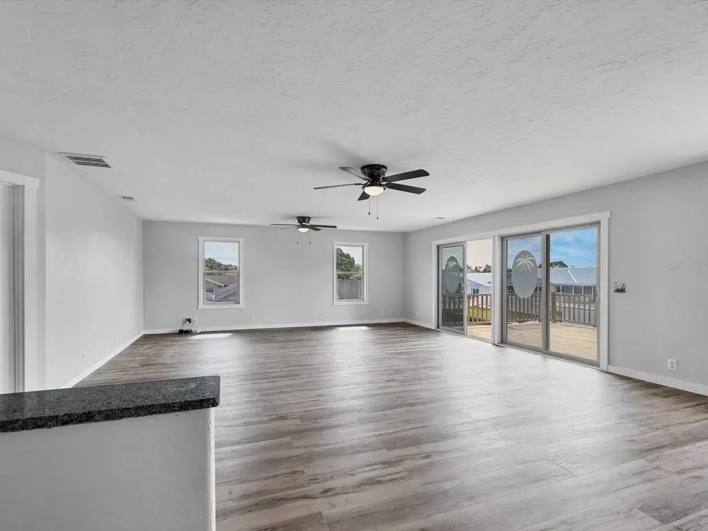4212 3rd Avenue NE Bradenton FL 34208