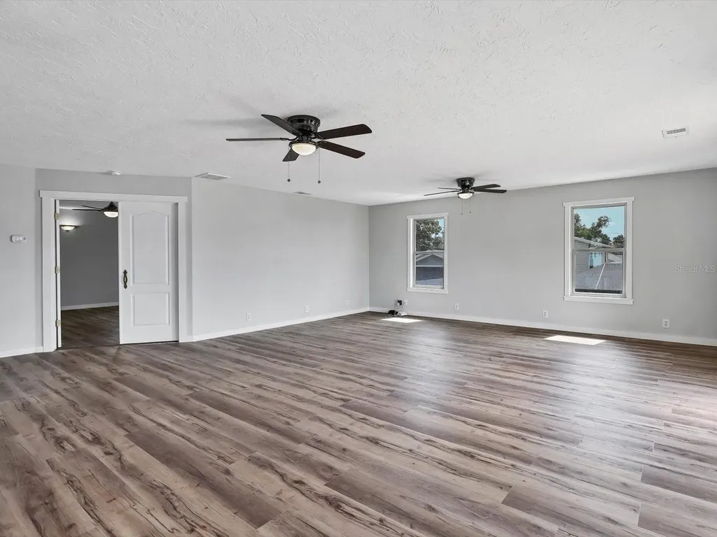 4212 3rd Avenue NE Bradenton FL 34208
