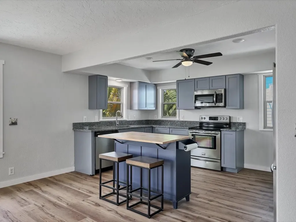 4212 3rd Avenue NE Bradenton FL 34208